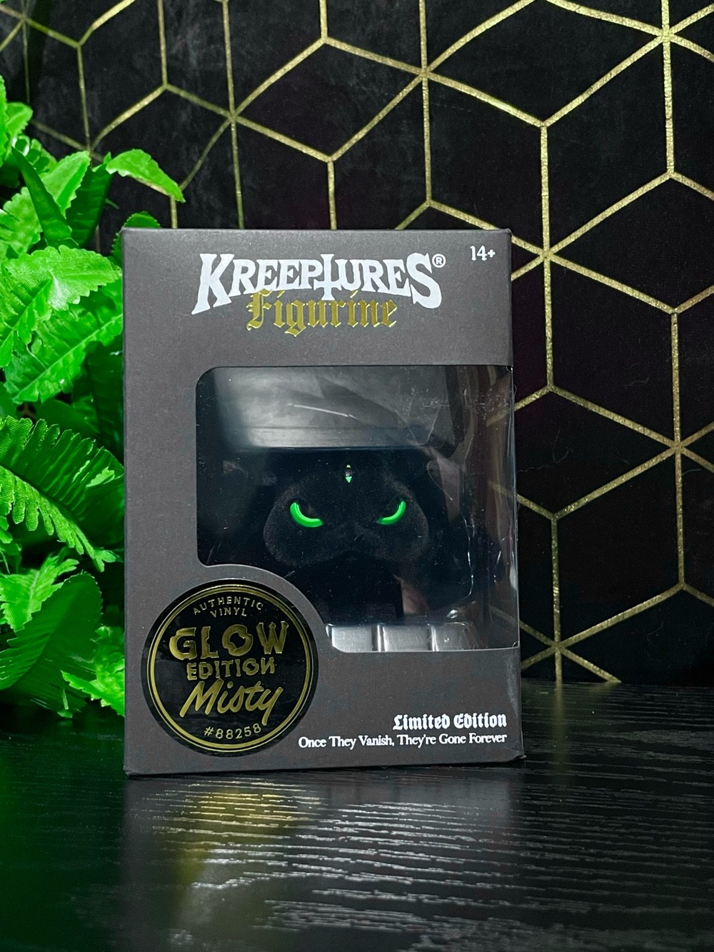 Killstar Kreeplures Glow Edition Figurine - Misty